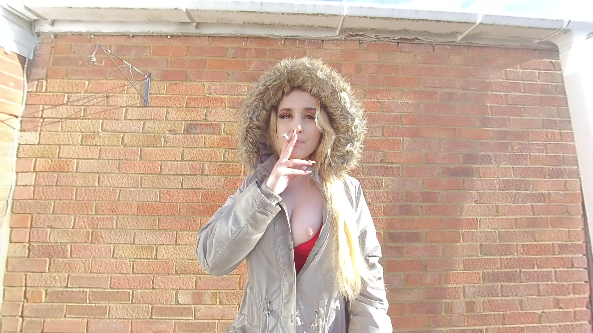 Smoke Break - Blonde Teen Amateur Smoking Slideshow