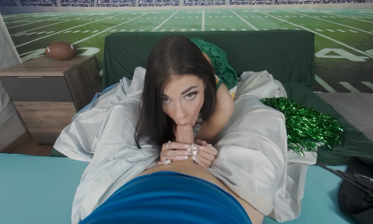 Chloe Heart: The Cheerleader Slideshow
