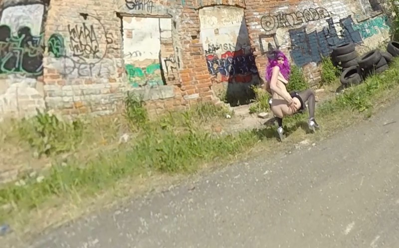 061 - Barra Key - Solo Model Outdoor Striptease and Toying Slideshow
