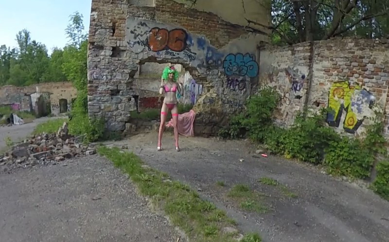 062 - Barra Key - Skinny Solo Model Toying Outdoors Slideshow