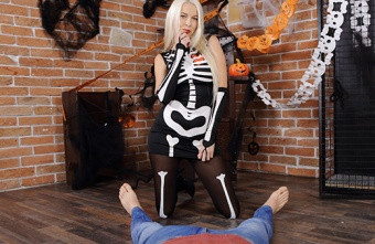 Halloween night sex treat Slideshow